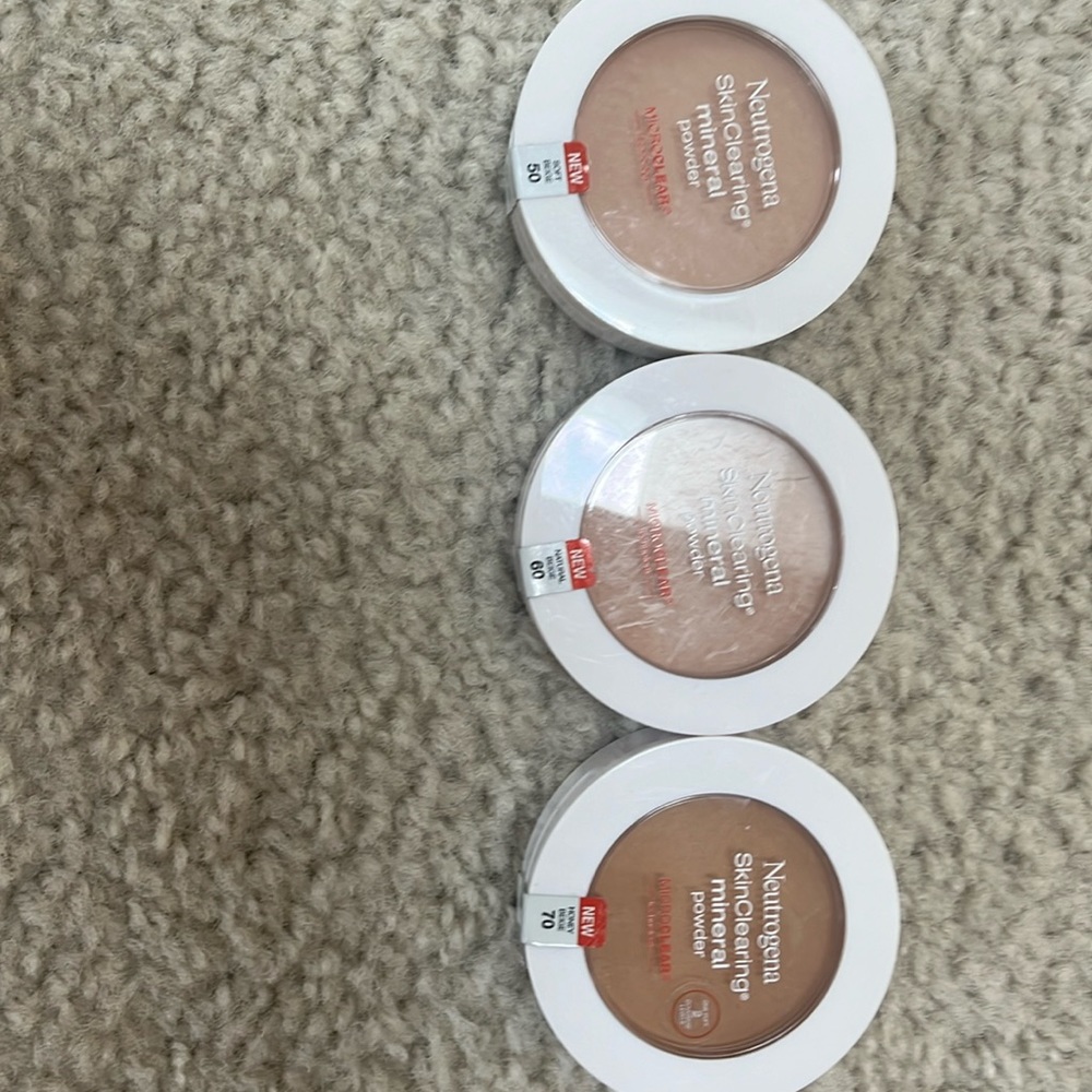 New!!! Neutrogena skin, clearing mineral powder foundation set of three